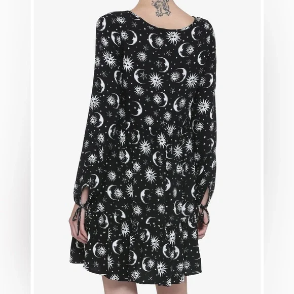 Hot Topic Black & White Celestial Long-Sleeve Empire Waist Juniors Mini Dress - Picture 8 of 10